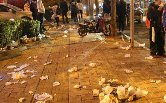 地?cái)偨?jīng)濟(jì)催生人間煙火后，垃圾怎么處理