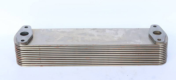 板翅式機(jī)油冷卻器1.jpg 板翅式機(jī)油冷卻器1.jpg