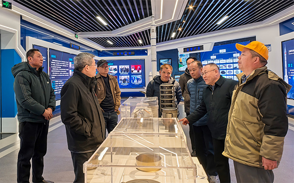 材料基因工程專家謝建新院士蒞臨頂立科技考察 (1).jpg 材料基因工程專家謝建新院士蒞臨頂立科技考察 (1).jpg