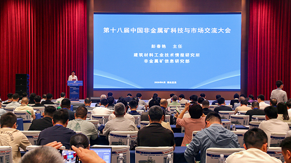 從石墨到石英，頂立科技裝備領(lǐng)航非金屬礦物材料制備新方向 (1).jpg